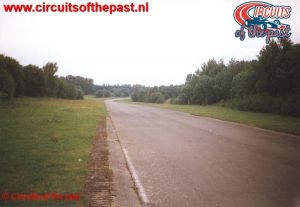 Uitkomen bocht 1 op het verlaten circuit Nivelles-Baulers in 1998