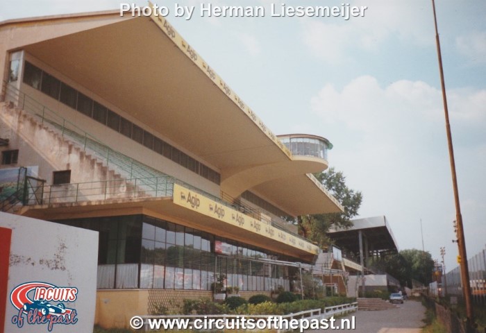 Autodrome Nazionale di Monza 1994 - Tribune met restaurant sinds 1940