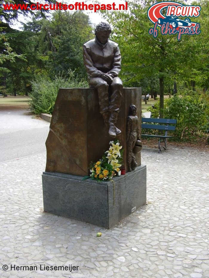 Imola Circuit Tamburello - Monument ter nagedachtenis aan Ayrton Senna