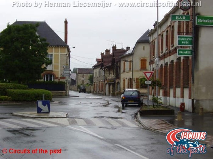 Circuit Reims-Gueux - Door het dorp Gueux